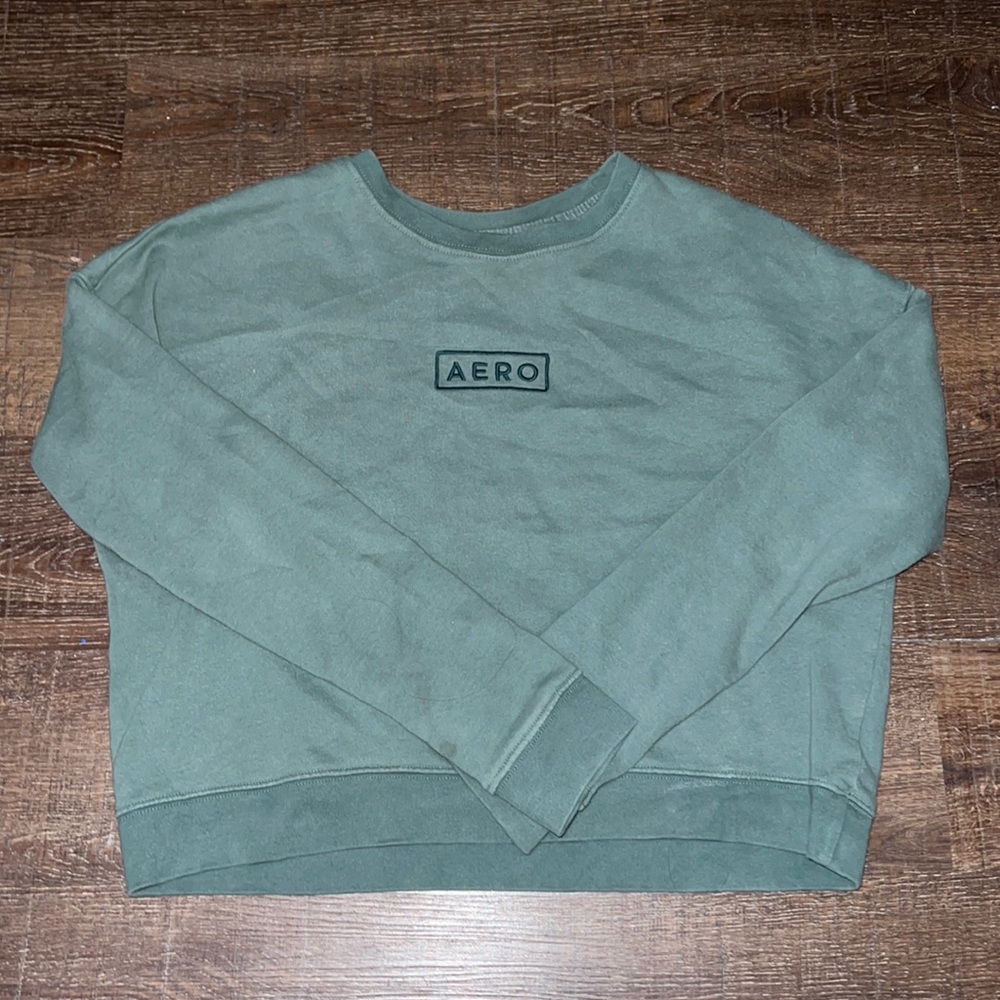 Aeropostale green cropped sweatshirt.